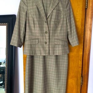 Banana Republic women’s suit